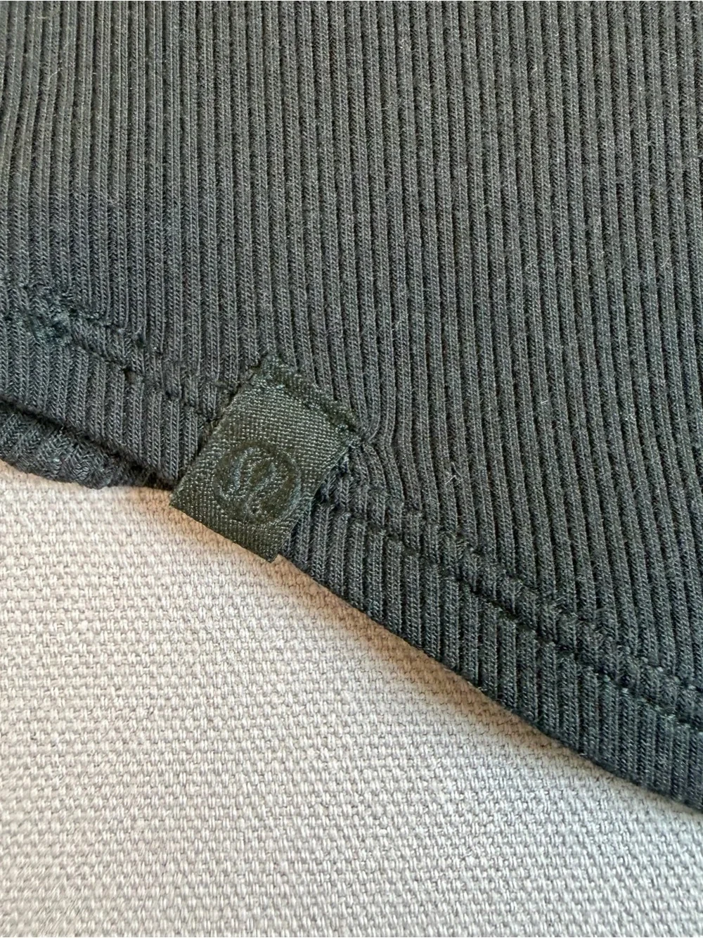 Lululemon sz0 Women's Black Ribbed Twist-Back Racerback Tank Top style#LW1DZES
